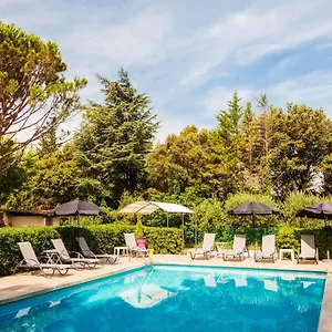 https://le-petit-manoir-logis.fr-provencehotel.com